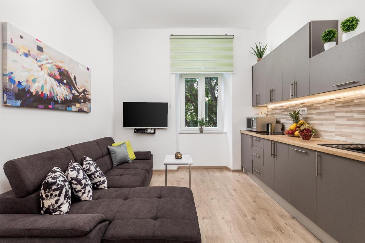 Quiet Center Apartments Рийека Екстериор снимка